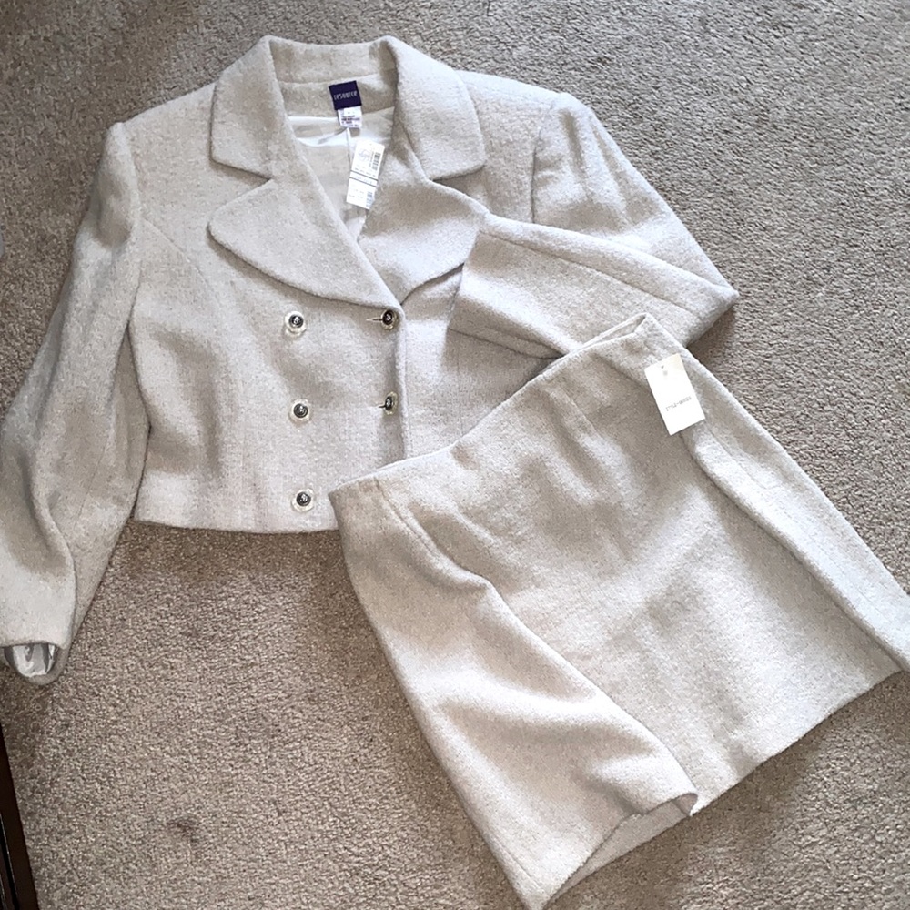 Resource 2 piece Gray Suit 100% Wool wLining